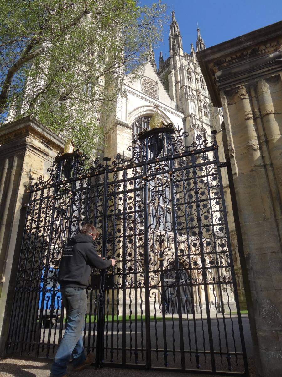 canterbury-cathedral-gates-09