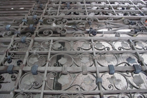 canterbury-cathedral-gates-03