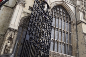 canterbury-cathedral-gates-04