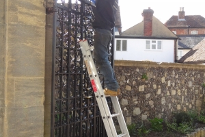 canterbury-cathedral-gates-05
