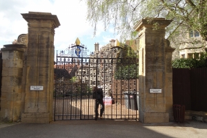 canterbury-cathedral-gates-08