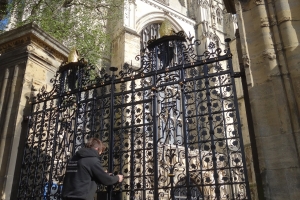 canterbury-cathedral-gates-09