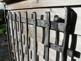 Contemporary Sample Gate