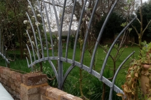 mjh_exterior-garden-trellis_1-scaled
