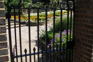 golders-hill-park-gate-02