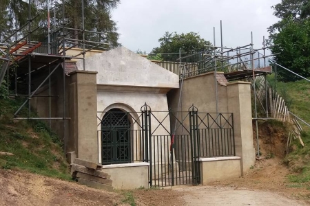 hope-family-mausoleum-dorking-01